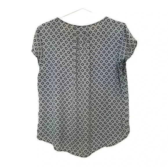 H&M gray w black tunic, V-neck, cap Sleeves,light & airy polyester, wrinkle free - Picture 3 of 5